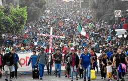 La caravana de migrantes, saliendo de Tapachula, en Chiapas, el pasado 24 de diciembre.