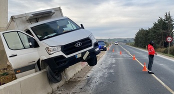 Asñi quedó el vehículo siniestrado. 