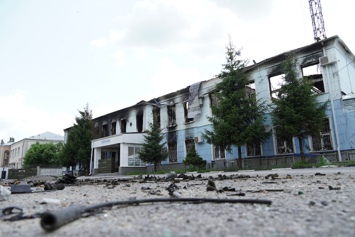 Edificio dañado por un bombardeo ucraniano en Belgorod el pasado julio.