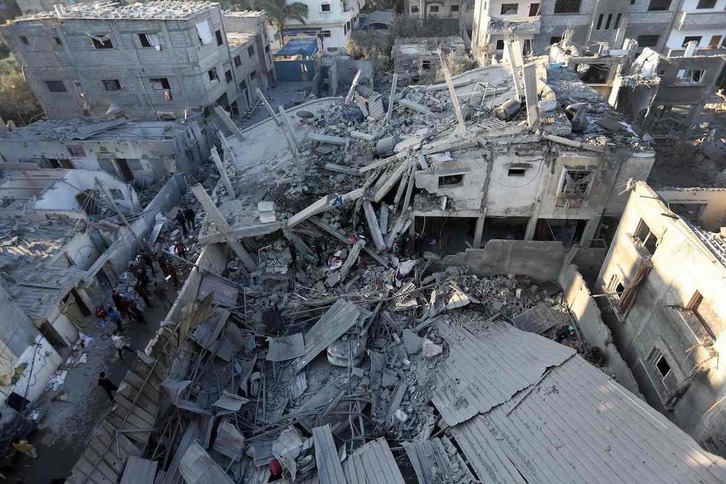 Solo retirar los escombros en Gaza llevará un año de trabajo.