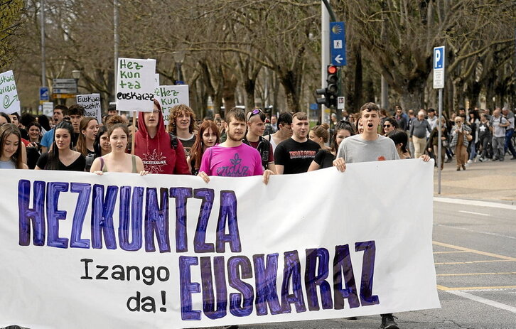 Iruñean, euskarazko hezkuntza eskatzeko, Ikama ikasle antolakundeak egindako mobilizazioa.
