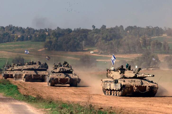 Carros del Ejército israelí en los alrededores de Gaza. 