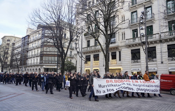 Manifestación de trabajadores de Bilbobus por Gran Vía.