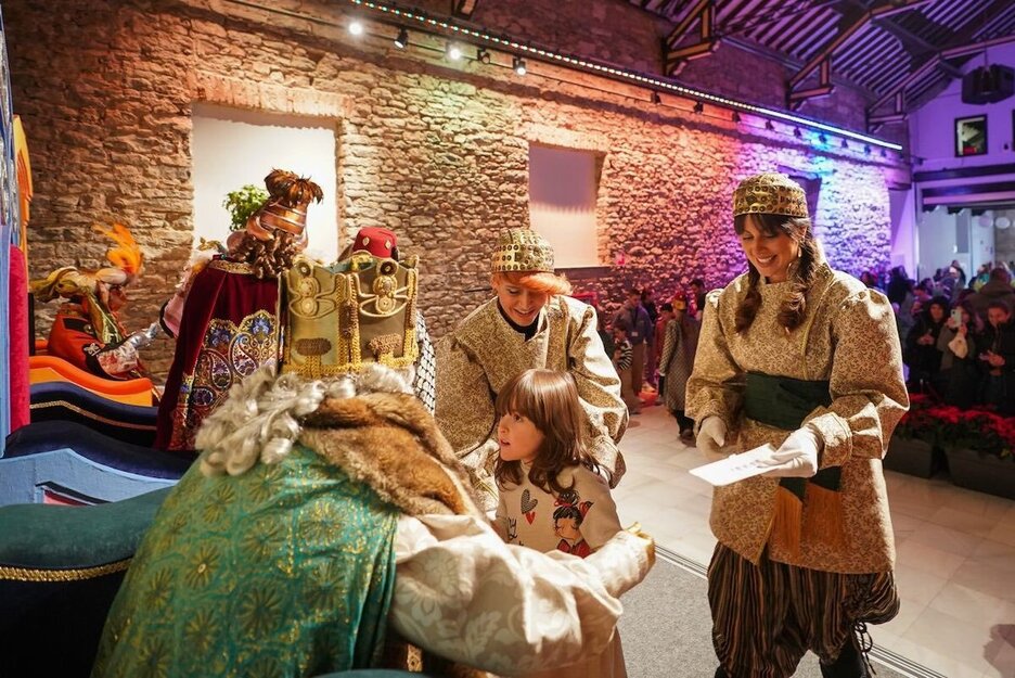 Recepción a los magos en la palacio de Villa Suso, en Gasteiz.