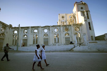 Aún cinco años después del terremoto, los daños seguían siendo visibles en la catedral de Puerto Príncipe. La imagen corresponde al 12 de enero de 2015.