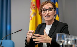 La ministra española de Sanidad, Mónica García, en una comparecencia.
