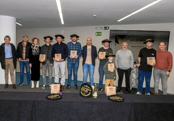 Foto de los ganadores del Concurso Internacional de Sidras celebrado en el marco del V Sagardo Forum.