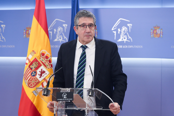 El portavoz del PSOE en el Congreso, Patxi López, interviene durante la rueda de prensa posterior a la Junta de Portavoces de este martes.