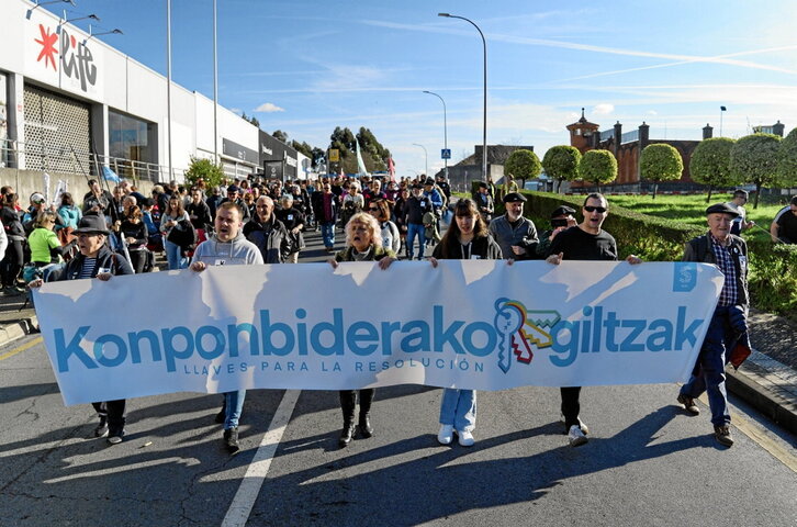 Movilización de Sare en favor de los presos desde la cárcel de Basauri.