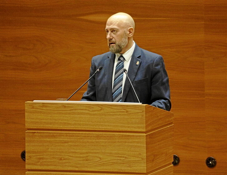 El consejero Arasti ha defendido el proyecto de Presupuestos de Nafarroa para 2024.