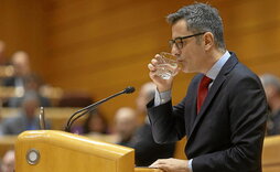 El ministro Félix Bolaños, ya desde la primera intervención, advirtió de que les esperaba una sesión «larga».