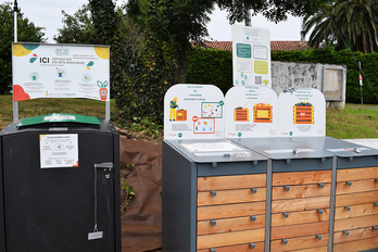 Bancos de compostaje instalados en el área de estacionamiento de caravanas de Deux Jumeaux (Dumbarriak) en Hendaia.