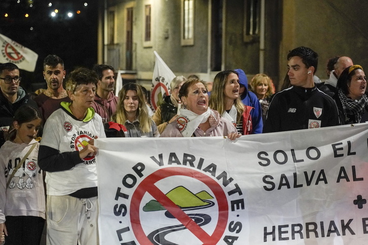 Movilización contra el proyecto de la Diputación para la variante de Las Carreras.