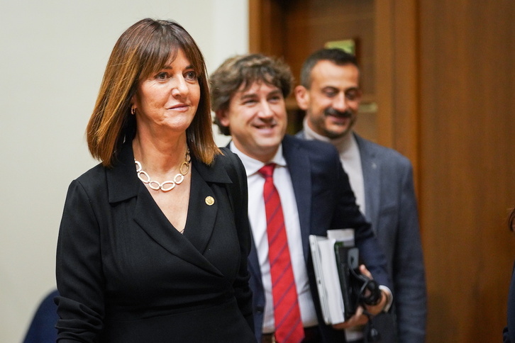 Idoia Mendia junto a su sucesor al frente del PSE, Eneko Andueza.