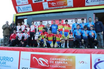 Primer podio de los campeonatos de España de Amurrio con Asturias, Cantabria y la Comunitat Vaslenciana.