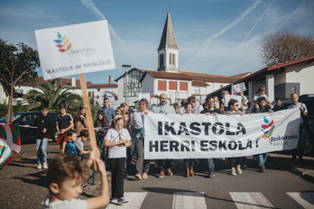 Ikastolaren defentsan manifestazioa egin zuten joan zen azaroaren 18an Beskoitzen.