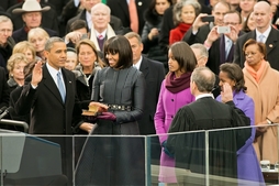 Barack Obama, Martin Luther Kingena izandako Bibliarekin zin egiten.