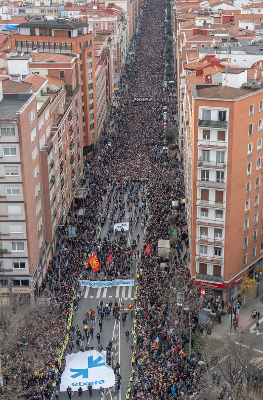 Larunbat honetako manifestazioa, Autonomia kalean, airetik hartutako irudian.