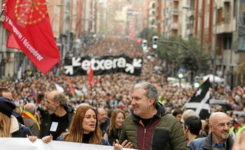 Itziar Ituño, Jon Maiarekin hizketan, Sareren Bilboko manifestazioan.