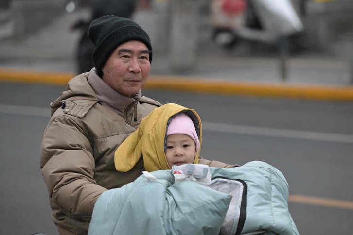 La tasa de natalidad registró un mínimo histórico en 2023, con 9,02 millones de nacimientos.