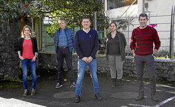 Fotografía de los cinco condenados por el «caso Bateragune» poco después de que Rafa Díez saliera de prisión.
