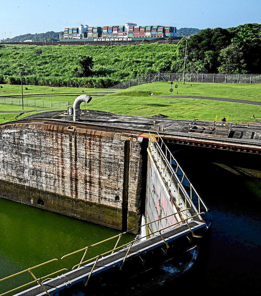 Esclusas de Miraflores del canal de Panamá.