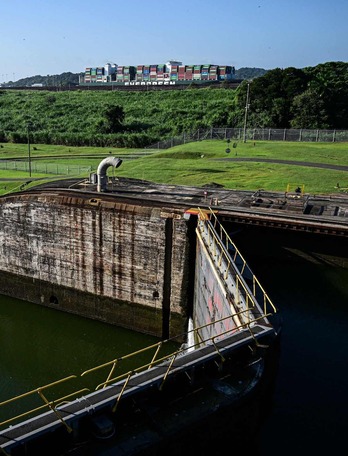  Esclusas de Miraflores del canal de Panamá.