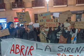 La Sirena aterpea irekitzeko Donostian urtarrilaren 11n egin zuten elkarretaratzea.