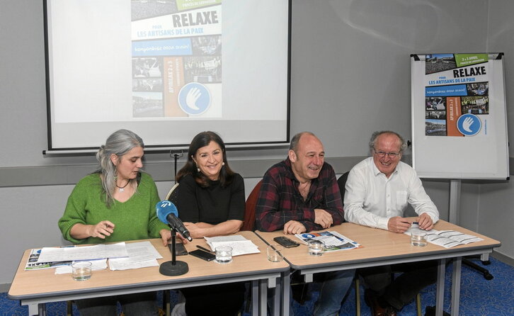 Anaiz Funosas, Béatrice Molle, Jean-Noel «Txetx» Etxeberri y Jean-Daniel Elixeri, durante la comparecencia de prensa.