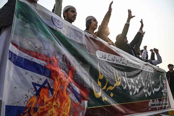 Protesta del grupo islamista MTM, en Islambad, contra el ataque iraní y contra Israel.