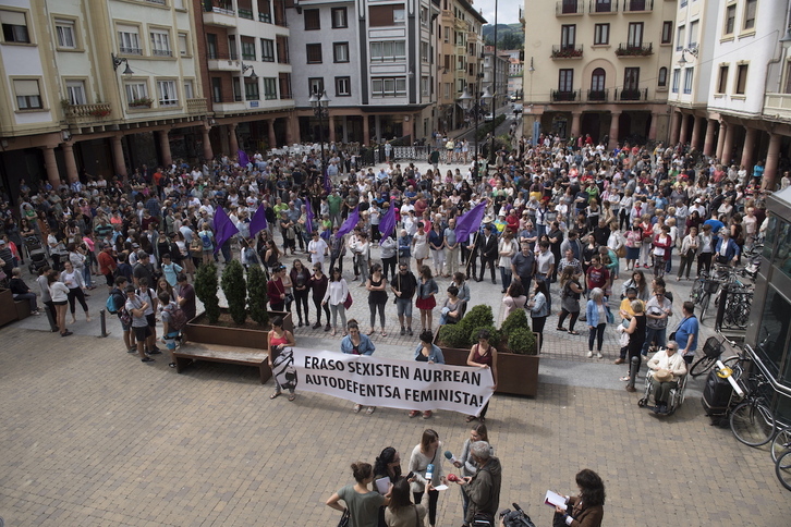 Zarautzen gertatutako eraso sexista baten aurkako mobilizazioa, artxiboko irudi batean.