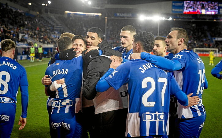 Los jugadores albiazules celebran el gol de Luis Rioja, que a la postre fue el decisivo para el triunfo.