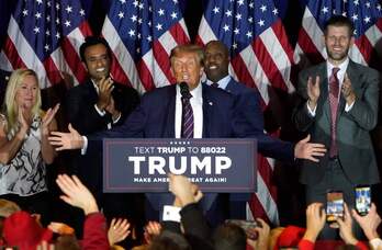 Trump celebra su victoria en las primarias de Nwe Hampshire.