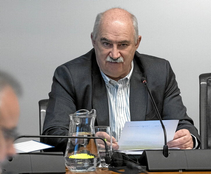 El consejero de Medio Ambiente, José María Aierdi, en su comparecencia parlamentaria.
