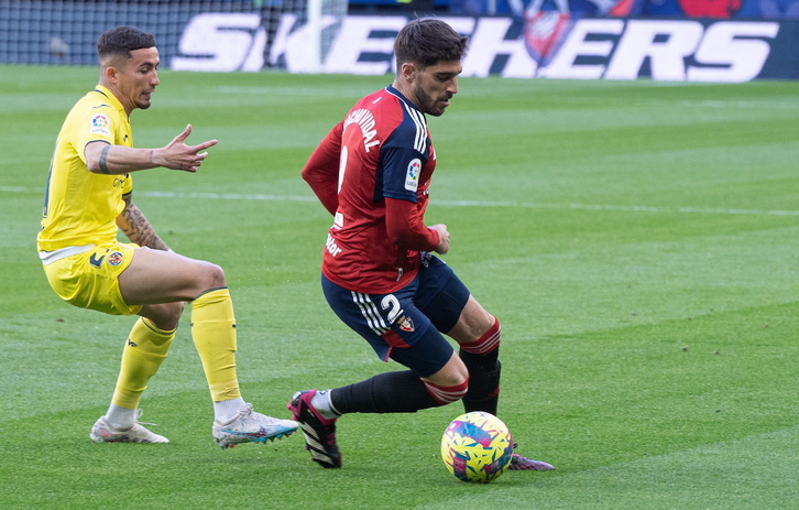 Nacho Vidal protege el balón en un partido liguero frente al Villarreal, la temporada pasada. 