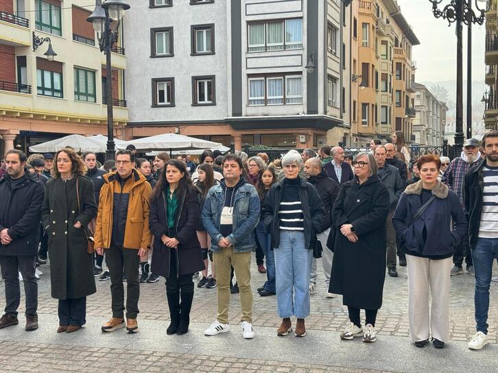 Concentración celebrada en Zarautz este mediodía.