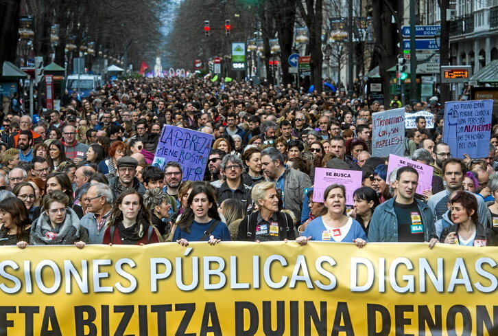 Manifestación en Bilbo durante la huelga general convocada por la Carta de Derechos Sociales de Euskal Herria el 30 de enero de 2020