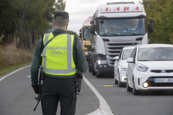 Un guardia civil del aeropuerto de Loiu ha visto confirmada su pena de ocho de cárcel por tráfico de drogas.