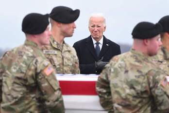 El presidente de EEUU, Joe Biden, en el traslado de los restos de los militares muertos en Jordania.