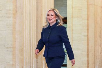 Michelle ONeill, primera ministra designada del norte de Irlanda, llega a los edificios del Parlamento, sede de la Asamblea en Stormont