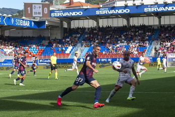 Una imagen del partido de la primera vuelta entre Eibar y Racing, que se saldó con victoria armera.