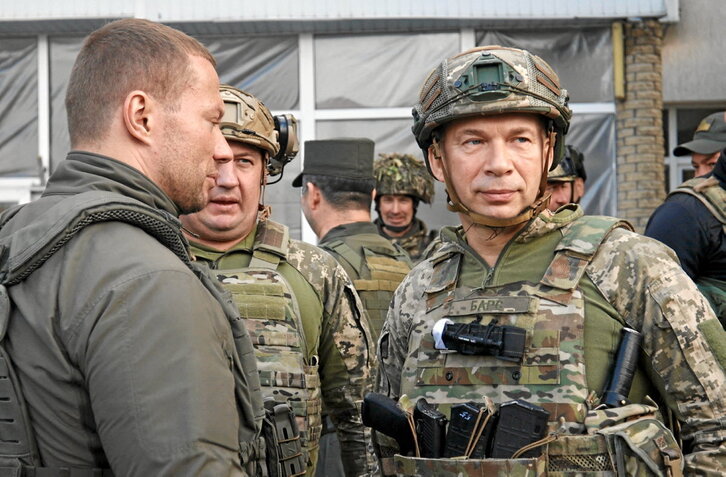 A la derecha, el nuevo jefe del Ejército ucraniano, Oleksandr Sirski.