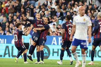 Un golazo de Aketxe dio al Eibar los tres puntos en La Romareda en la primera vuelta.