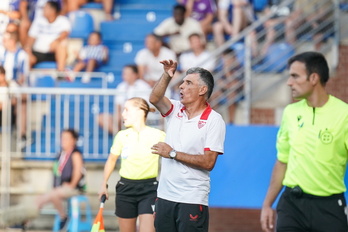 Mendilibar dirige al Sevilla en un partido ante el Alavés.