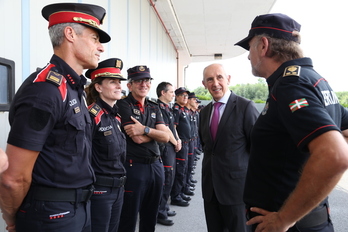 Erkoreka, en una visita a la base de la Ertzaintza en Iurreta.