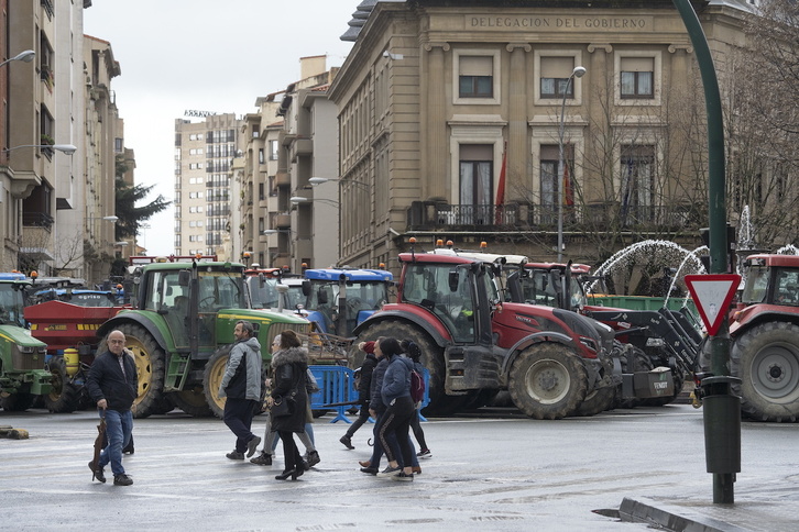 Tractores en el centro de Iruñea el pasado viernes.