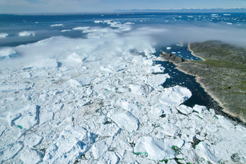 2023ko uztailean ateratako Groenlandiako aireko argazkia.
