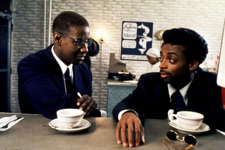 Denzel Washington y Spike Lee durante el rodaje de 'Malcolm X' (1992).