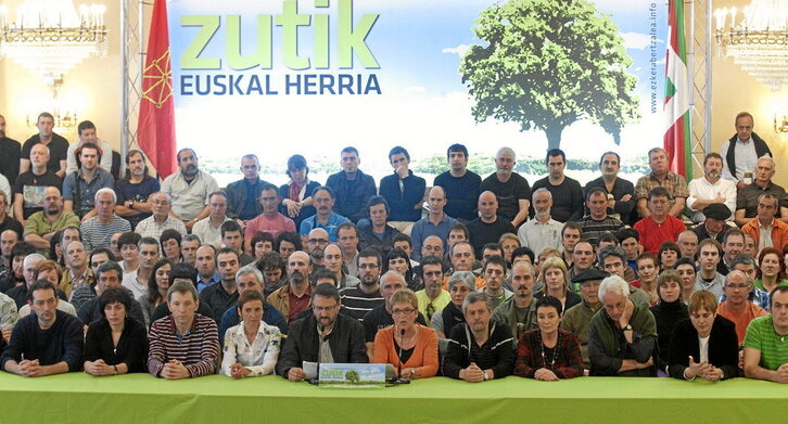 Comparecencia de la izquierda abertzale en Iruñea para presentar el documento «Ondorioetatik, bidea eta urratsak, Ezker Abertzale, Abian».