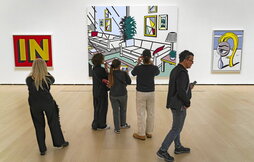 Obras de Roy Lichtenstein, dentro de la exposición «Signos y objetos».